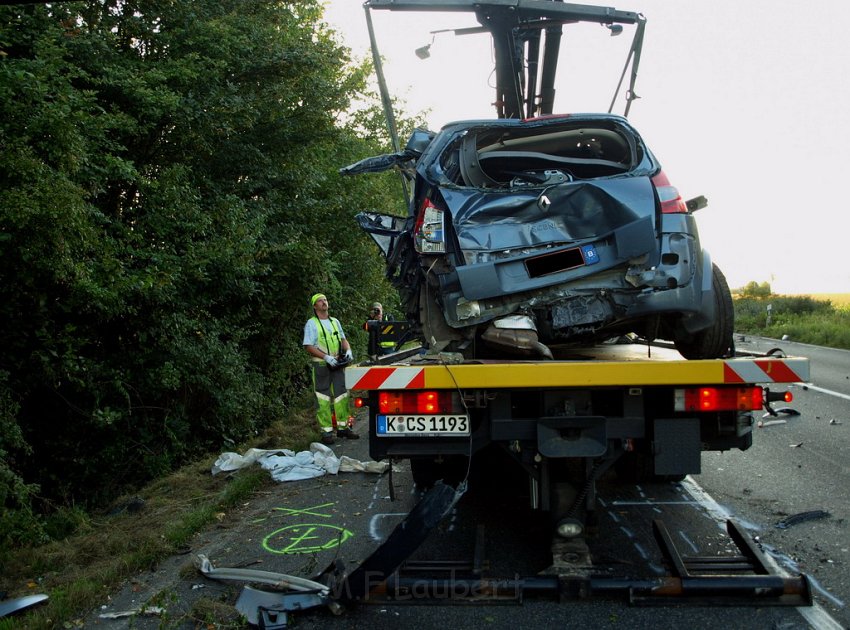 Schwerer VU Koeln Immendorf Kerkraderstr P345.JPG